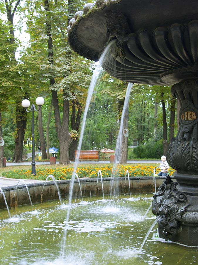 Исторический чугунный фонтан Термена в Киеве - Фото №3