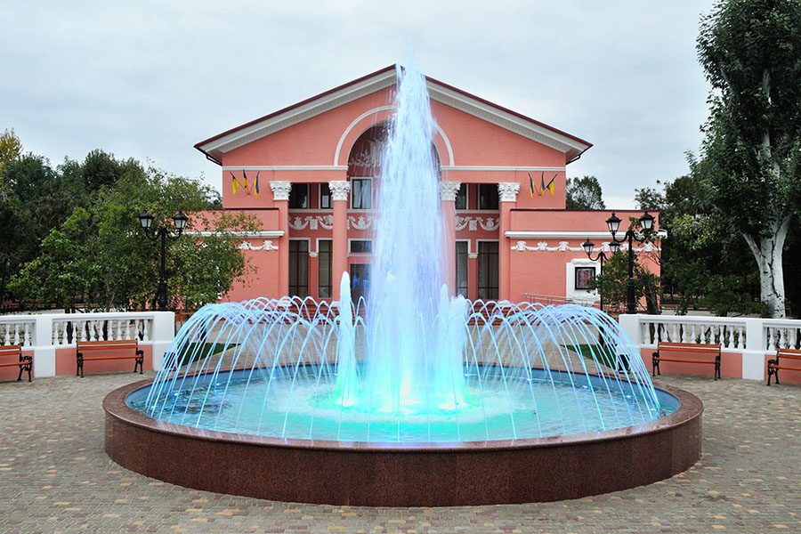 Светомузыкальный фонтанный комплекс перед театром - Фото №3