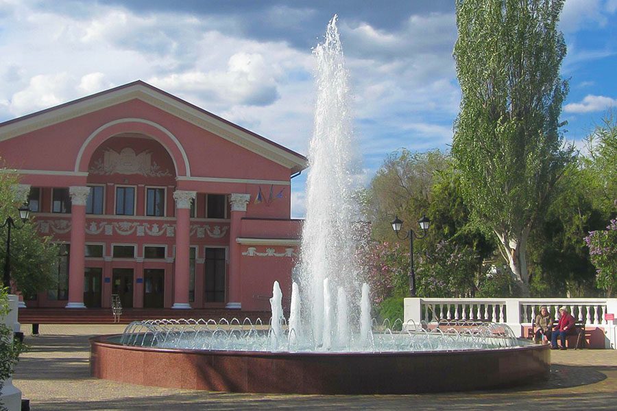 Светомузыкальный фонтанный комплекс перед театром - Фото №5